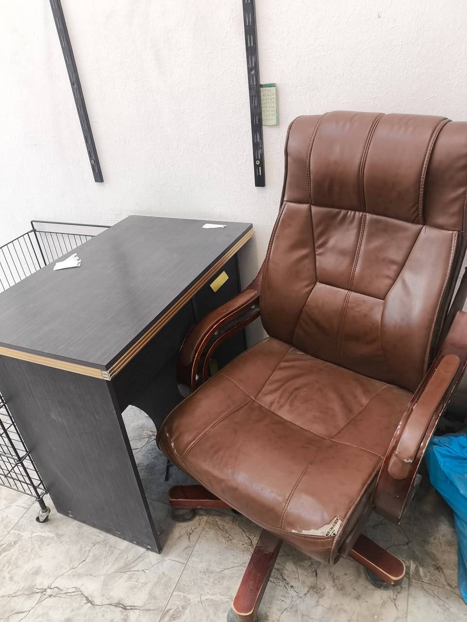 ميز وكرسي. وملكانات. مالات محل نضيفات للبيع. وسله. استاند شالات لسعر داخل لخاص


**إذا كنت صاحب هذا الإعلان وتريد حذفه لأي سبب، رجاءا أرسل رسالة إلى الدعم الفني**