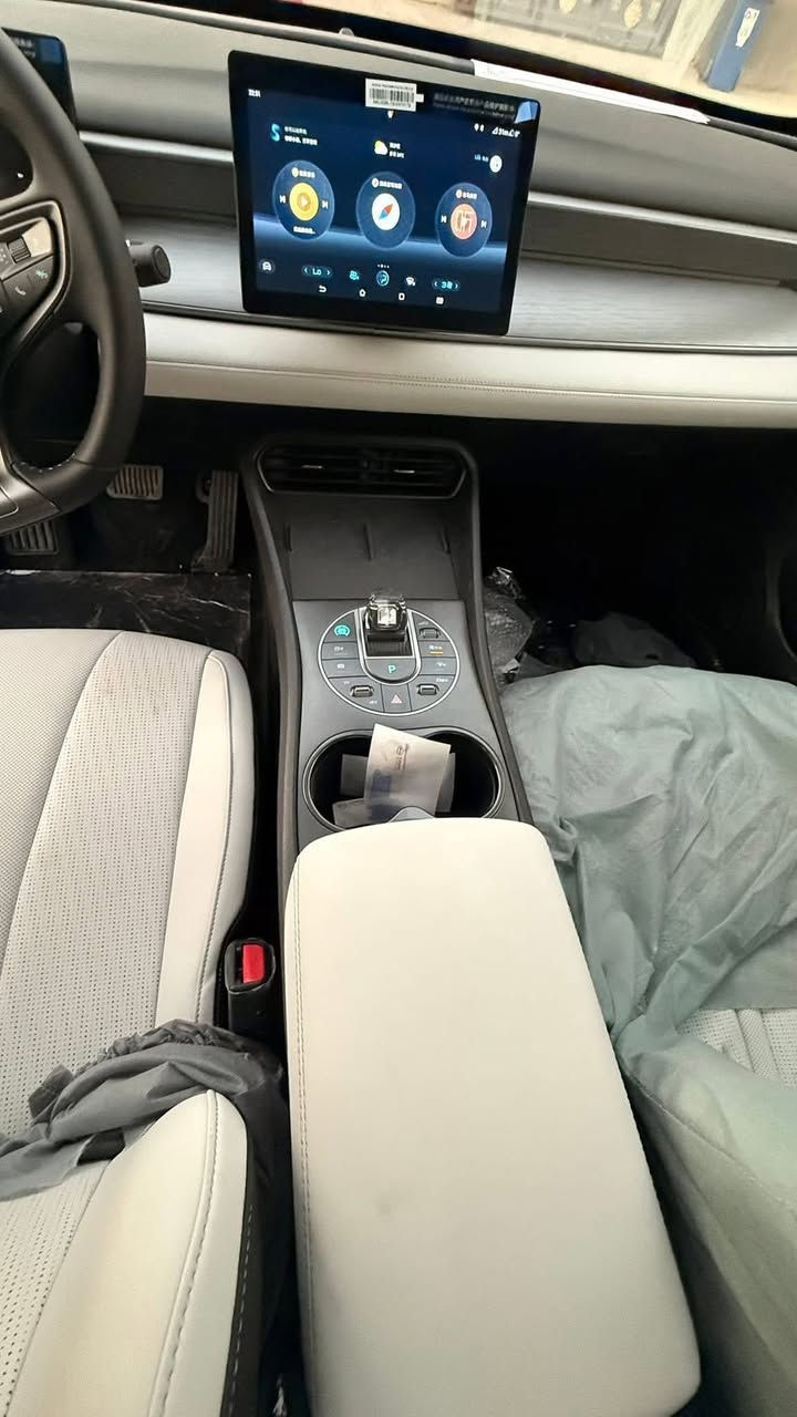 من معرض الاخوين 🔥🔥🔥🔥🔥🔥
🚘✨ التحفة الجديدة BYD Sael 05 2025  .. 
سيارة هجينة تجمع بين التكنولوجيا المتطورة والاقتصاد العالي بالفئة الفاخرة!

كامل ملحقات

🔹 أهم المواصفات:
محرك هايبرد DM-i (بنزين + كهرباء) باستهلاك اقتصادي وأداء قوي ⚡⛽
يصل مدى السير الكلي 2.100 km ⚡⛽
شاشة وسطية مع نظام ذكي للتحكم 👨‍💻
مقاعد جلد فاخرة 🛋️
إضاءة LED أمامية وخلفية بتصميم عصري 💡
أنظمة أمان متطورة
مدى ممتاز على البطارية مع شحن سريع 🔋
تجهيزات مميزة للراحة 🎶
BYD SEAL 05 2025 .. الفخامة والذكاء اجتمعوا بسيارة وحدة!
كامل ملحقات 

👈السعر  (شامل الدلاليه )🌟

📍موقعنا: 
⬅بغداد - الوزيرية مقابل المجمع العلمي 
لاستفسارتكم يرجى الاتصال على الأرقام :

📲***********
📲***********
📲***********
