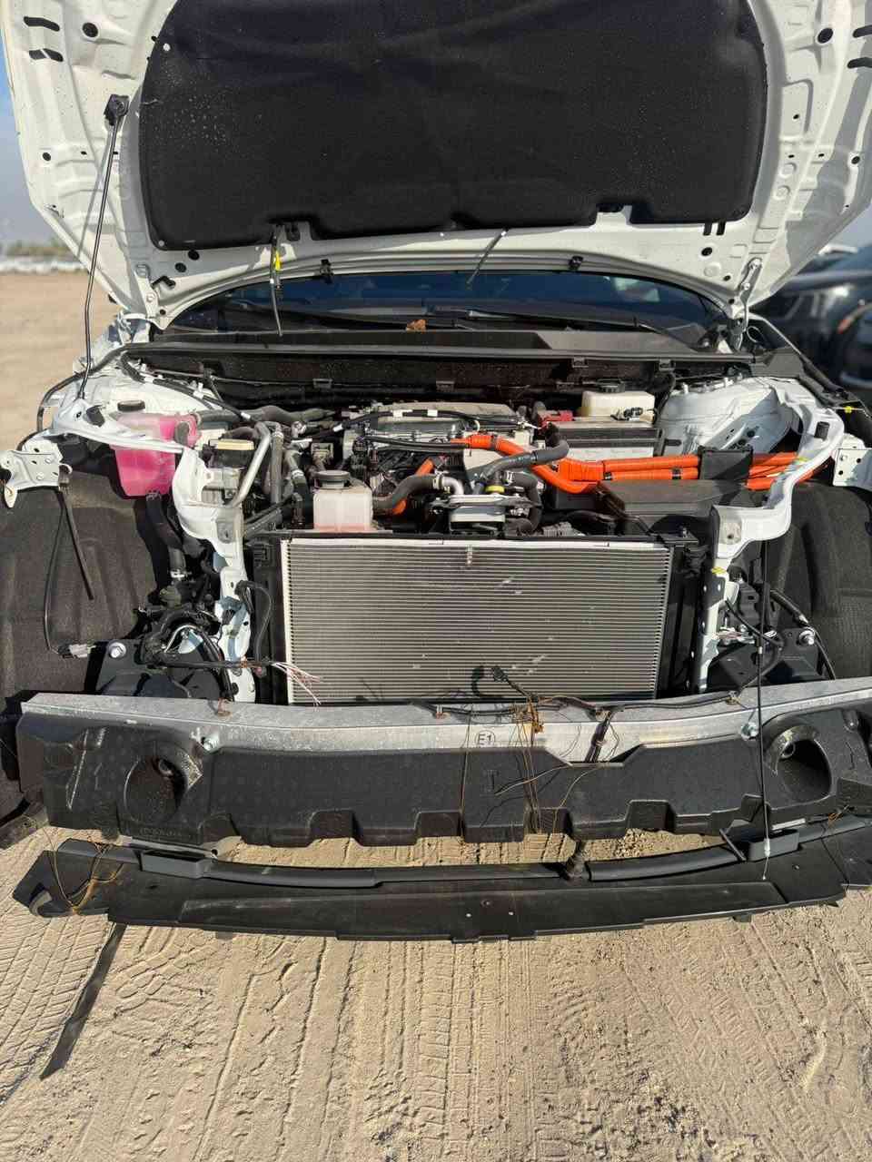 Bz4 تويوتا كهرباء موديل 2024 دخول جديد 
موجود قطع بداخلها جاملغ قطع من الدعاميه رادار ماسكات وباقي النواعم شغاله وماشيه بدون ايرباك 
السعر على وضعها 13500$ 
للتواصل.       ***********
