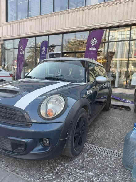 يا الله السلام عليكم مني كوبر موديل 11 اس اعلى فئه بدون حادث ولا صبغ ولا تبديل كله بلادي كشر وكير ومكينه تو كلر تجي وبالسنويه رصاصي غير محدد دبل لكزوز مري شفت كير سبورت وعادي واوتو شفتات فول تحكم ستيرن بصمه مري شفط سلايدين كشنات جلد ودتفئه بالكشنات مطعمه الياف كاربون بلادي بوب ودشبول جكمجه ضاهريه ومخفيه سماعات هارمن كادرن حته بالتكم واناره متغيره ٧ اللوان مكينه ١٥٠٠ تربو تبريد منضومه جديده ومنضومه مي جديده السياره على ايدي صارلهه كم سنه عندي  نقصهه شريط ستيرن والصدر نص عمر كل التفاصيل ذكرتهه واسف على الاطاله سعرهه ٨٥ بيهه مجال بسيط بيع او مراوس مكاني يرموك ٤ شوارع مقابل نيكس ليفل  *********** والسياره بسمي بغداد
