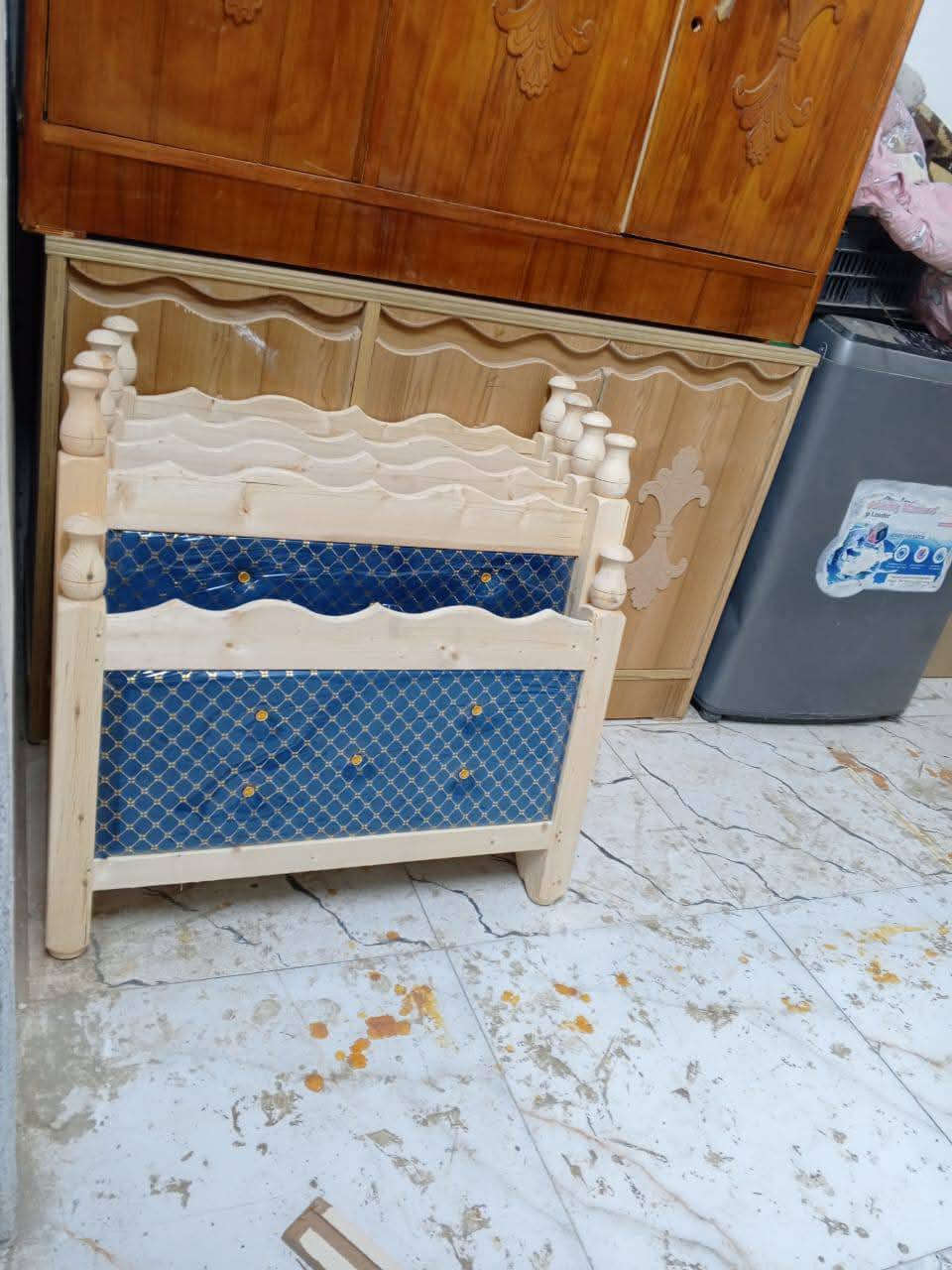 🛏️ يتوفر لدينا جرابي نفر واحد
🧵 شغل تزكام درجة أولى ✅

🔸 متوفر أيضاً:
🪵 جراجيب خشب
🚪 أبواب
🧳 كناتير
🍽️ بوفيات
👟 جزامات أحذية

📍 العنوان:
كوت – حي الحكيم
📌 مقابل محطة مجاري الكوت
📌 مجاور سكلة عدنان الأمير

📞 للحجز والاستفسار:
*********** 📲
*********** 📲

🚚 خدمة توصيل داخل الكوت متوفرة ✅
