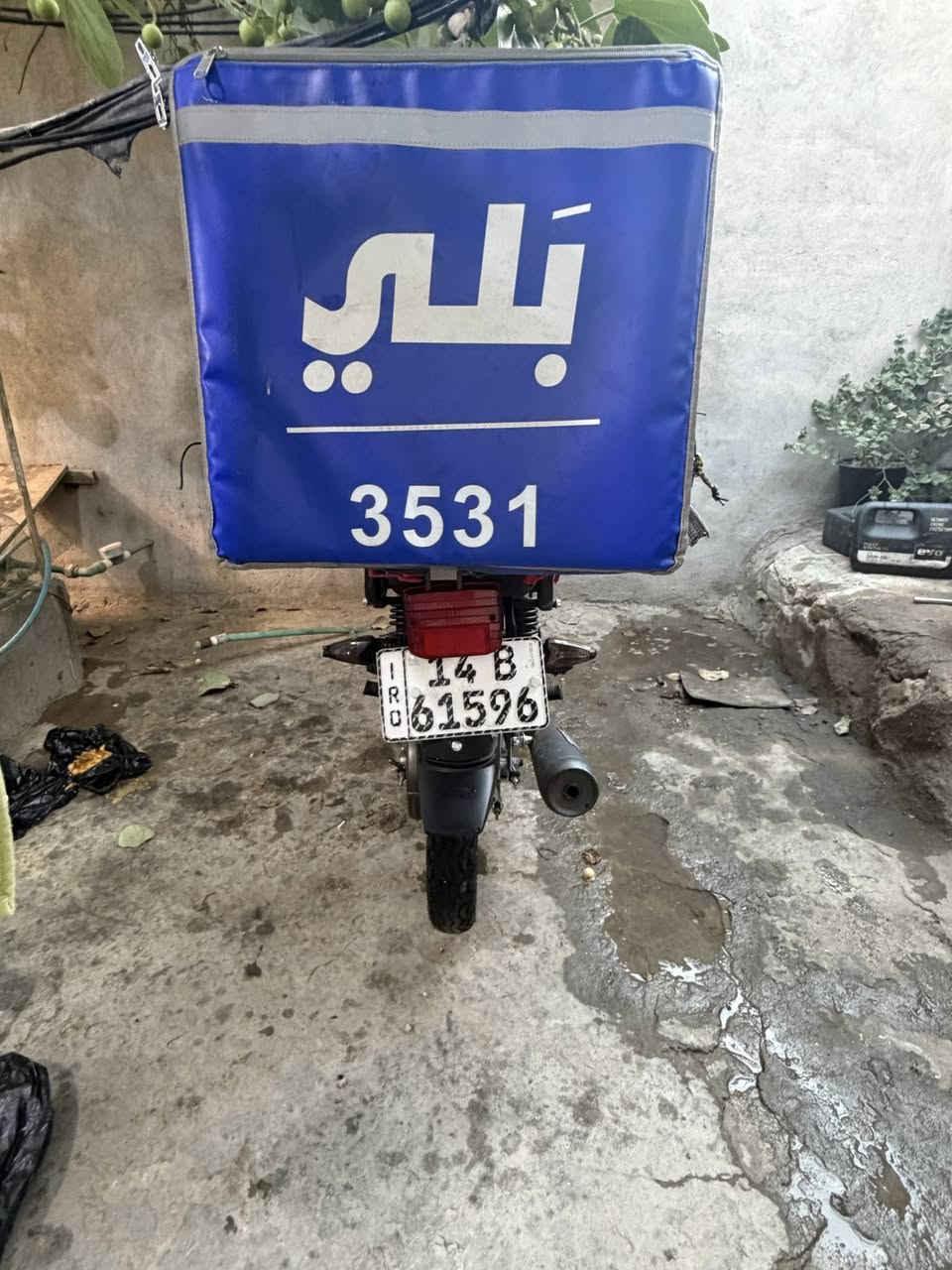 دراجه شاينك للبيع موديل 23 ماشيه 12الف دراجه جديده توها شتغلت بالطلبات مامتعوبه رقم وسنويه بسمي تحويل ثاني يوم دراجه مفوله هيه وشاحنتها الاصليه والعده مالتها الدراجه سعرها مليونين وربع وبيها مجال وكدامكم الحلال شوفو حلالكم ان شالله ❤️ 
العنوان القبله 
***********
