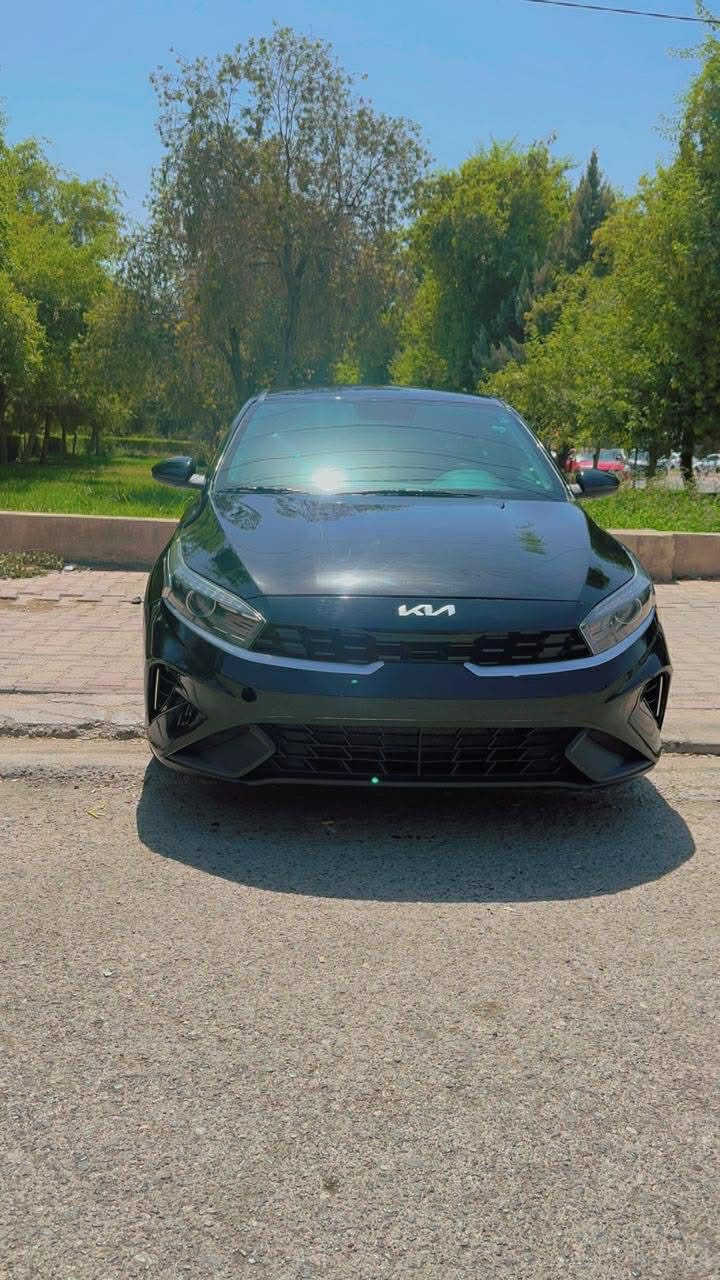 سلام عليكم للبيع فقط بدون مراوس 
كيا فورتي موديل 2023 الشكل الجديد 
رقم اربيل الجديد هزه وفحص ورقم جديد بأسمنه 
نص مواصفات 
✅شاشه 
✅كامرا 
✅تحكمات 
✅تدفئه كشنات 
✅رادار
✅تحديد مسار
✅مانع انحدار  
وباقي المواصفات العاديه 
مكينه 2000 دوش 
ماشيه 25 الف حقيقي 
السياره حيل جديده ونظيفه 
حادثها جاملغ امامي 
بدون ايرباك بدون دواخل 
كير مكينه كفاله عامه 
مكانها بغداد 
السعر 144 ورقه مجال كولش بسيط


**إذا كنت صاحب هذا الإعلان وتريد حذفه لأي سبب، رجاءا أرسل رسالة إلى الدعم الفني**