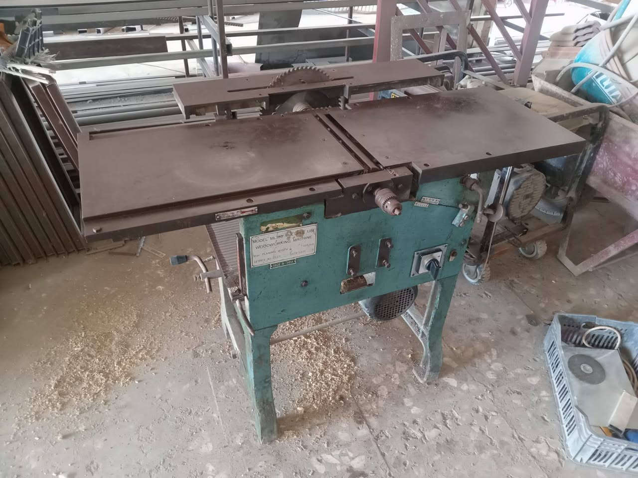 مكينه خشب للبيع مستعجل ما مستمه هواي للستفسار واتساب ***********
