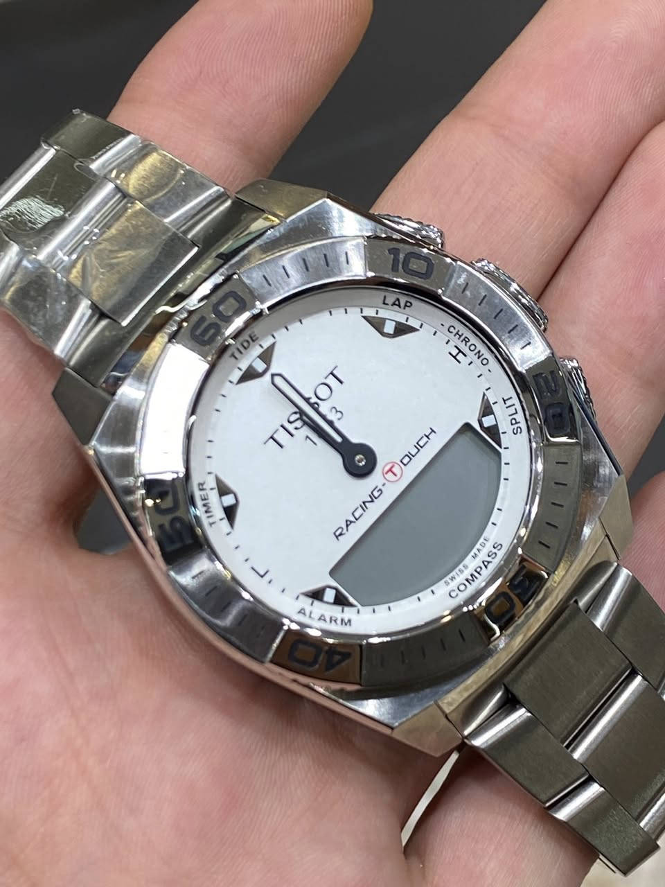 Tissot T-Touch Racing

نوادر التيسوت 

اصلي وكالة جديد غير مستخدم 

كامل المرفقات 

قطر 43

زجاج سافير

بوصلة 

دبل تايم 

وبعد بيها هواي موصفات 

توجد خدمة توصيل 

***********
