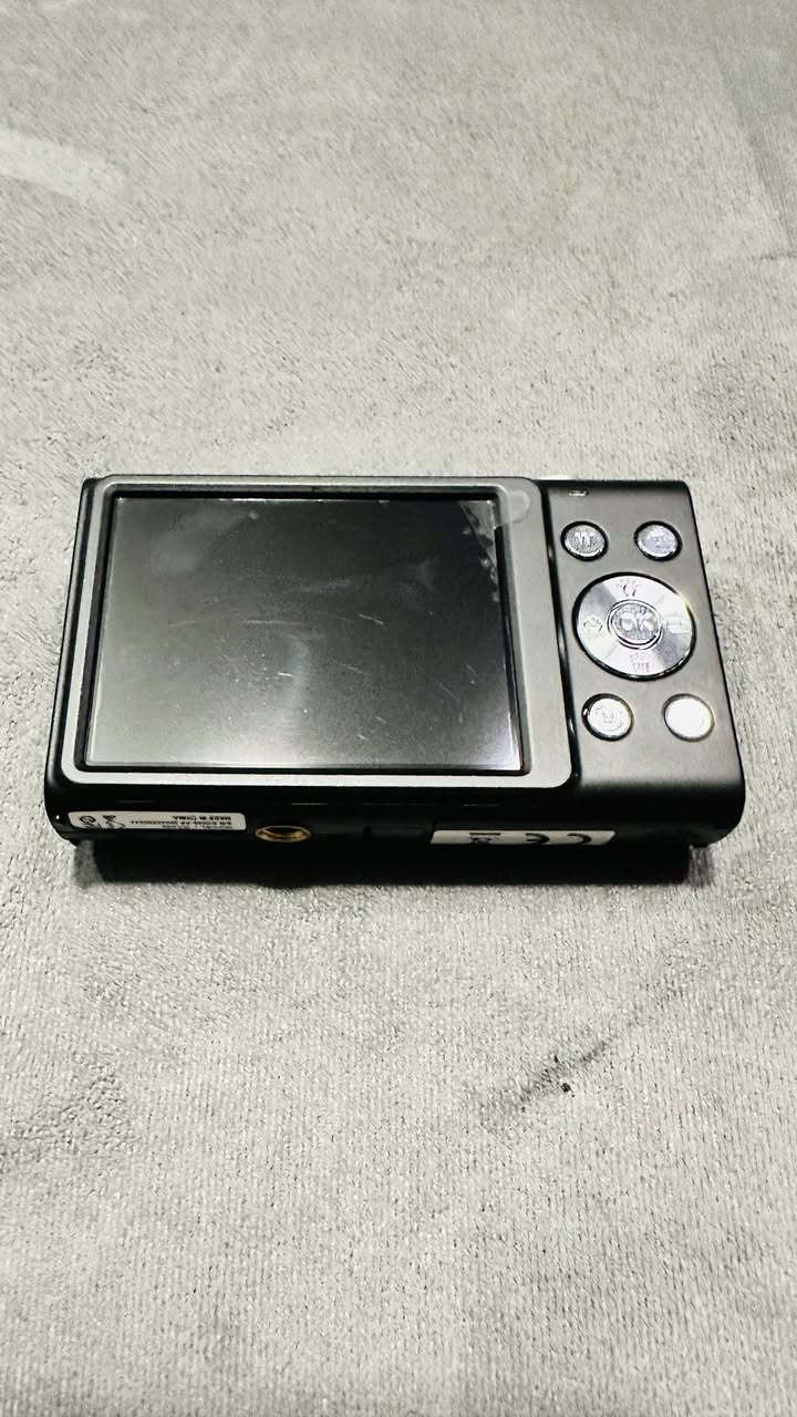 السلام عليكم .. اخوان كامرة DC402-AF - دقة التصوير ( 48 ) ميجابكسل - تسجيل الفيديو يدعم دقة ( 4K ) 
عدسة التقريب مزودة بخاصية الضبط البؤري التلقائي وتقريب رقمي للزوم يصل الى ( 16 ) ضعفاً مع فلاش اضائة
الشاشة تحتوي على عرض IPS بحجم 2.8 بوصة 
وتكدر تستخدمها كاميرا ويب للبث المباشر 
البكج جنطة خاصة بالكامرة ورام حجم 32 
سعر الكاميرا 35 الف مع التوصيل .


**إذا كنت صاحب هذا الإعلان وتريد حذفه لأي سبب، رجاءا أرسل رسالة إلى الدعم الفني**