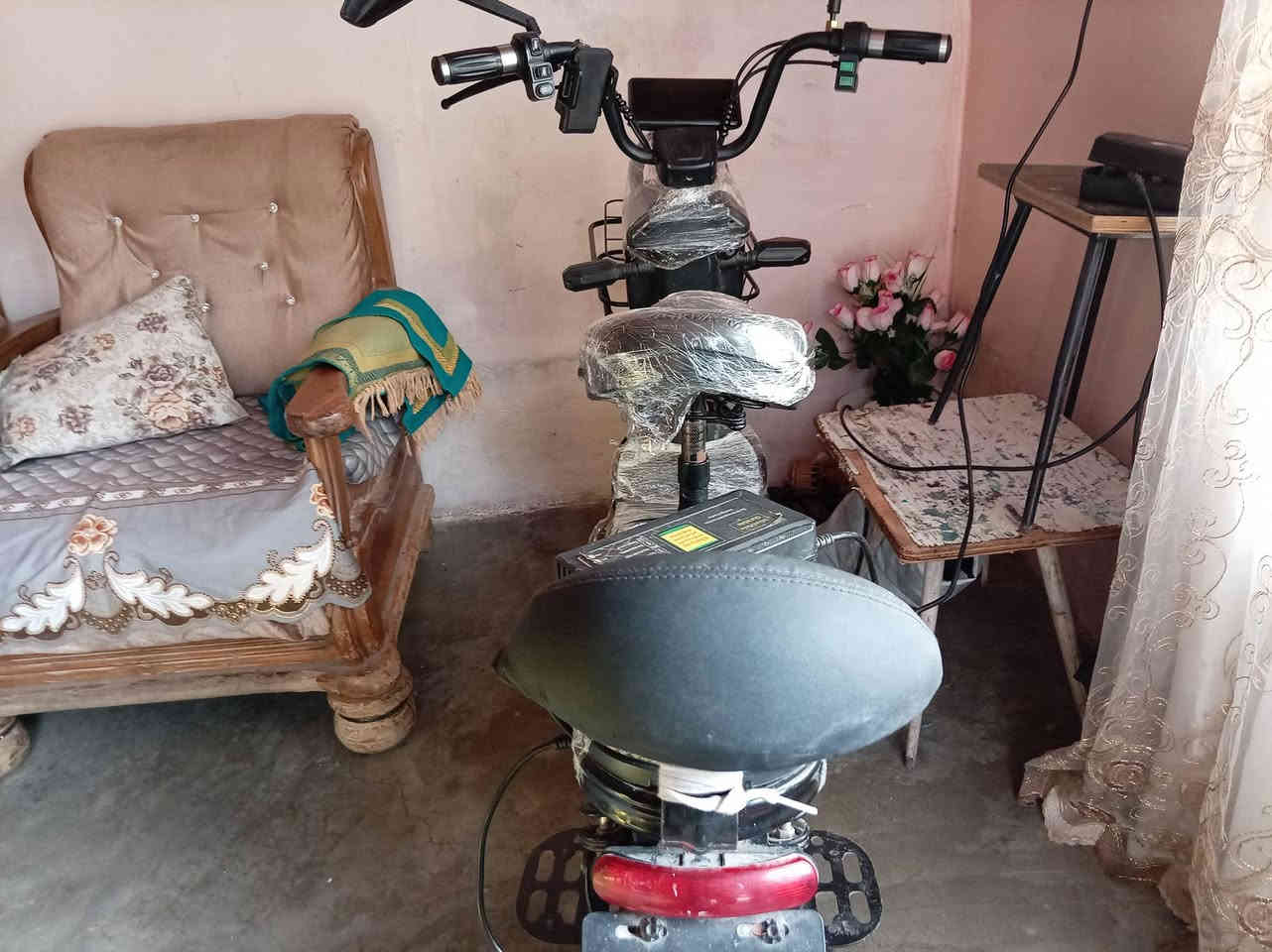 السلام عليكم  دراجة شحن
حجم 14نوع كوريا امار  
لد ملون
اشيار يمنة يسرة
هورن  بلجكتور عالي فول ويا جادر
طريقة التشغيل
بصمة وسويج وكارت
ستاند موبايل معا USP
 بلوتوث  بطاريات بلشرط دراجة فول كلشي بلشرط
السعر 230وبي مجال
التواصل علرقم
*********** وبي واتساب
المكان كركوك
حي النور
