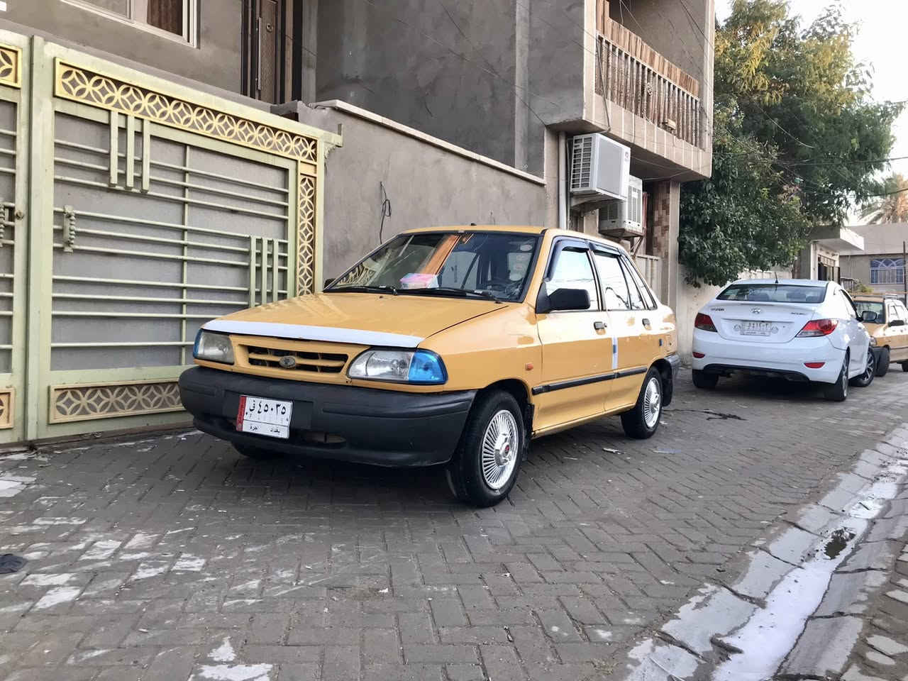 السلام عليكم للبيع سايبه موديل 2014 
السياره مكفوله من العيب الشرعي ومابيها لا ضربه ولا صبغ فقط معجون بالجاملغ الخلفي على كد 4 اصابع قليل جدا وممبين اثر طخه 
السياره جاهزه من ايدك للشارع جواها تخم تاير فيتنامي اصلي مصالي سبوعين من شاده 
مكينه خير من الله لا تدخن ولا تبخر كير كلشي مابي 
شواصي سليمه قواعد الدبل اربعتهن بلاد 
السياره نضيفه وكاعده وصفاحها موس وسعرها جداً مناسب ماكو هيج نضافه بهيج سعر بس حتاجيت جم فلس واريد ابيعها 
السياره عليها غرامات ثنين انته تاخذها مصفره مني
السعر 29 
المكان بغداد كريعات 
للاستفسار رقمي *********** وبي واتساب
