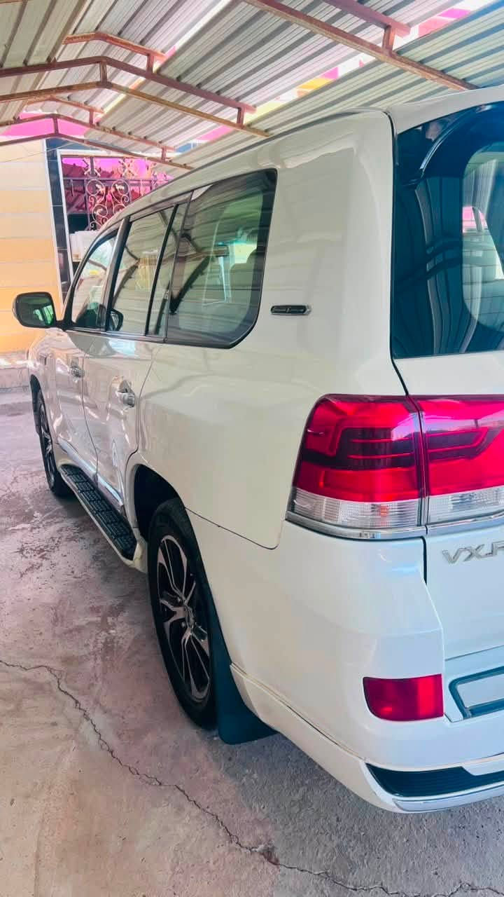 لاندكروز موديل2009 محدثه2021
مكفوله من الصبغ والضربه عدا التحديث مصبوغات

محرك 8 V 4600 رقم بغداد انكليزي مكاني بغداد السعر285$ وبيها مجال

للانصال***********
