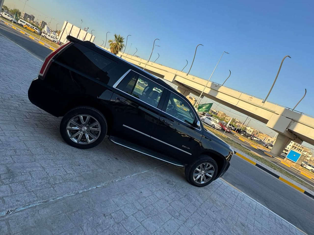 يا الله
سلام عليكم جمسي للبيع 
موديل 2020 
وارد امريكي بون حادث فقط سرقه 

كير مكينه كفاله تخم تايل جديد صدر جديد تبريد ثلج ماشيه 
134 الف 

فتحة سقف 
بصمه 
صندوك شفط 

داخل منفصل 
داخل جلد 
كشنات تدفئه تبريد 

رادار امامي خلفي جانبي 
ستيرن كهرباء 
فول للخير 
رقم بغداد دولي بسمي 

موقع بغداد الرصافه 

اتصال ***********
