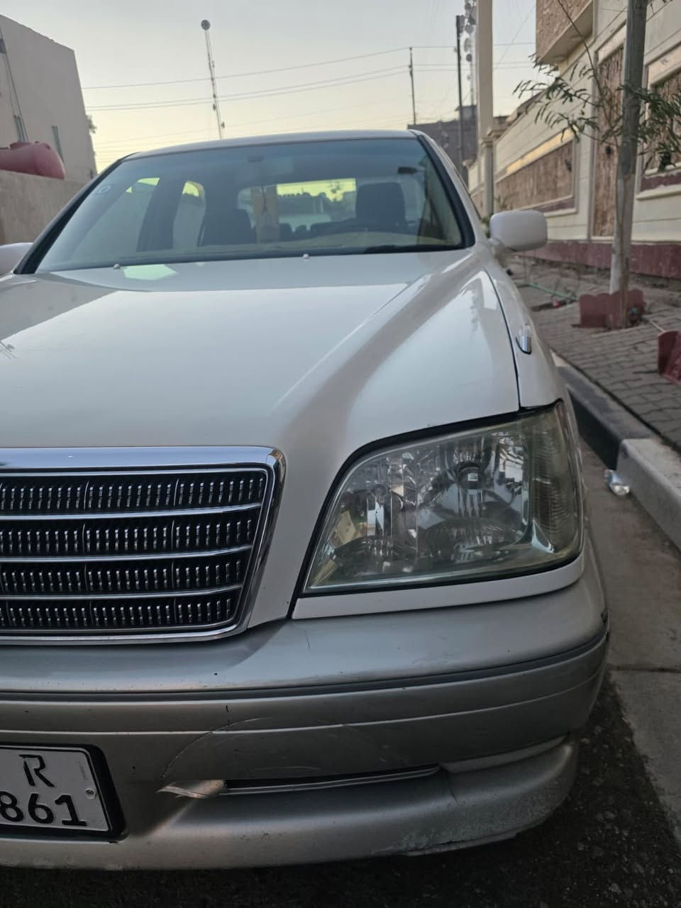 ملكة جنون 2003 للبيع $
السيارة جاهزه من كلشي 
مكينه D4 صغيره وكير وحداديه كلشي جديد 
نص فول / دكمتين / جام اوتماتك
السيارة بسمي وتحويل  ثاني يوم
بيها ضربه ستوته بلامامي بدون دواخل كلشي ما نبدل بسيارة فقط ( البنيد ) 
السعر ( 140 ) وبيها مجال
العنوان ( البصرة / الدير ) 
***********
