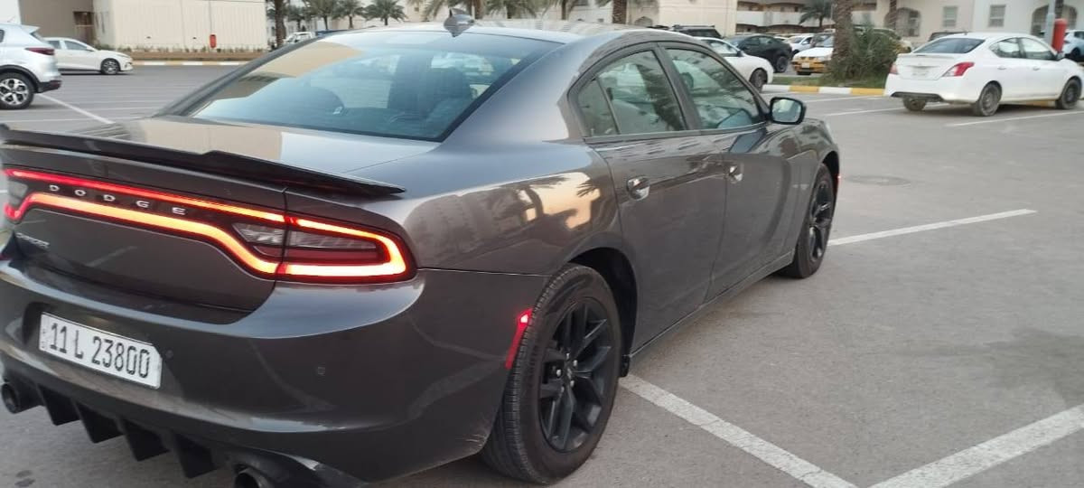 دوج جارجر 2023 SXT بلاك توب 
وارد كندي حادث بنيد فقط بدون اي ضرر ثاني صوره حادث موجوده بلمنشور دعاميه شركه نفسه 
-العداد 33 ميل 
- بصمة 
- حساس خلفي وامامي 
-شاشة كبيرة 
- كامرة خلفية دوارة 
- تشغيل عن بعد 
- قطعتين تبريد 
- كرسي كهرباء 
-لايت زينون
كشنات مغلفات جلد 
باقي مواصفات معروفة
سياره جديده نقص برغي ما بيه 
رقم بغداد باسمي تحويل مباشر 
مكانه بغداد او ناصريه مركز
أي استفسار علي رقم 
*********** ناصرية, ذي قار
