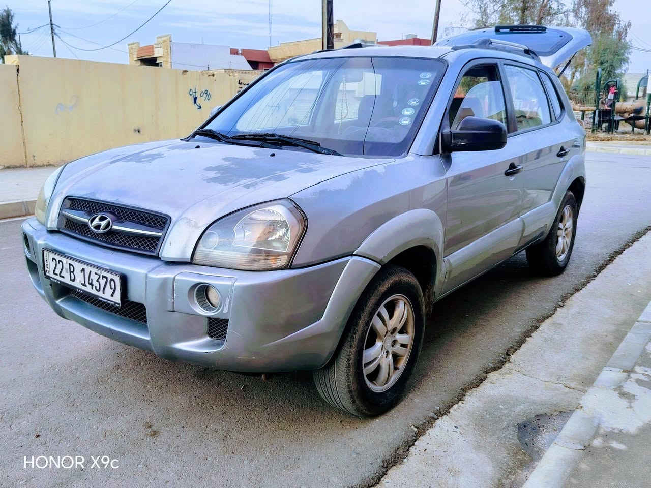 توسان 2008 اربيل
 رقم وهزه وسنويه جديد لغاية 2029 
بدون صبغ ، بدون بارد مكفوله
 فقط بيها (تقحيل ــــ جراد )
كير توماتيك العنوان موصل ـــ برطله 
#السعر_103 بيها مجال بسيط
***********
***********
