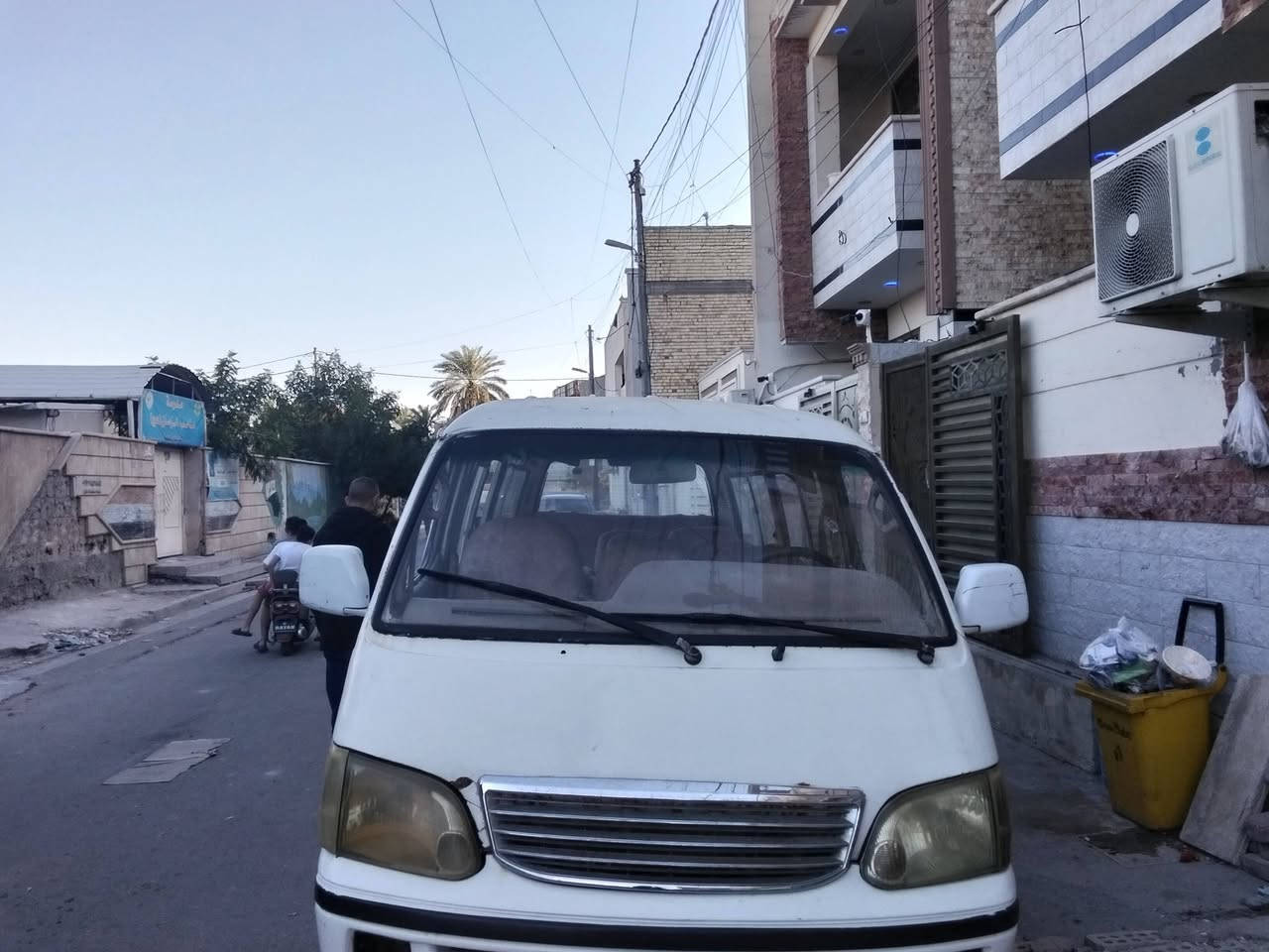 سيارة فتون موديل 2010  مكانه بغداد الحيره الأولى وباقي تفاصيل الاتصال علا هذا الرقم ***********
