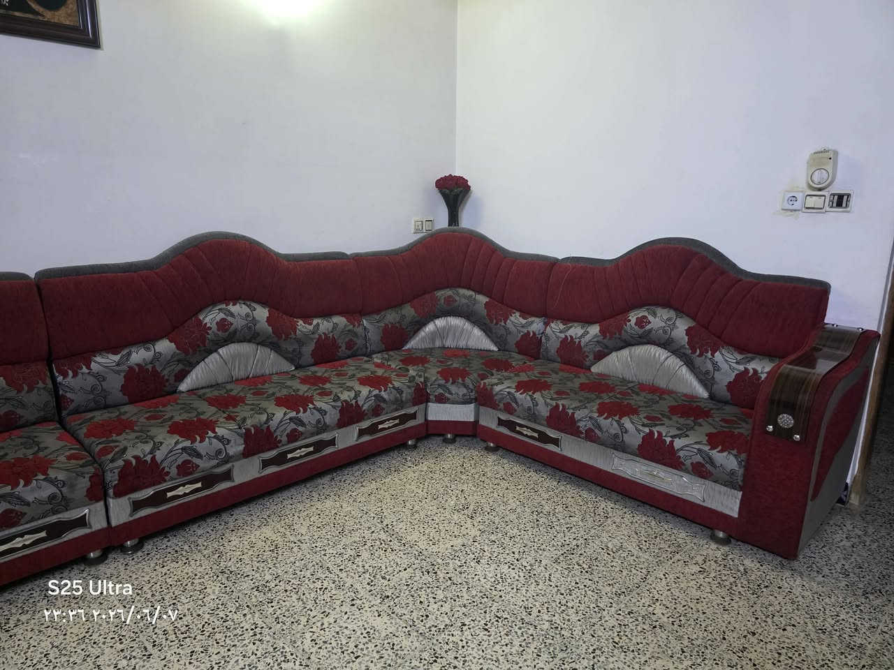 غرفه نوم ب450 نظيفه حيل... وطخم 14 متر ب300الا تصال ع رقم***********
