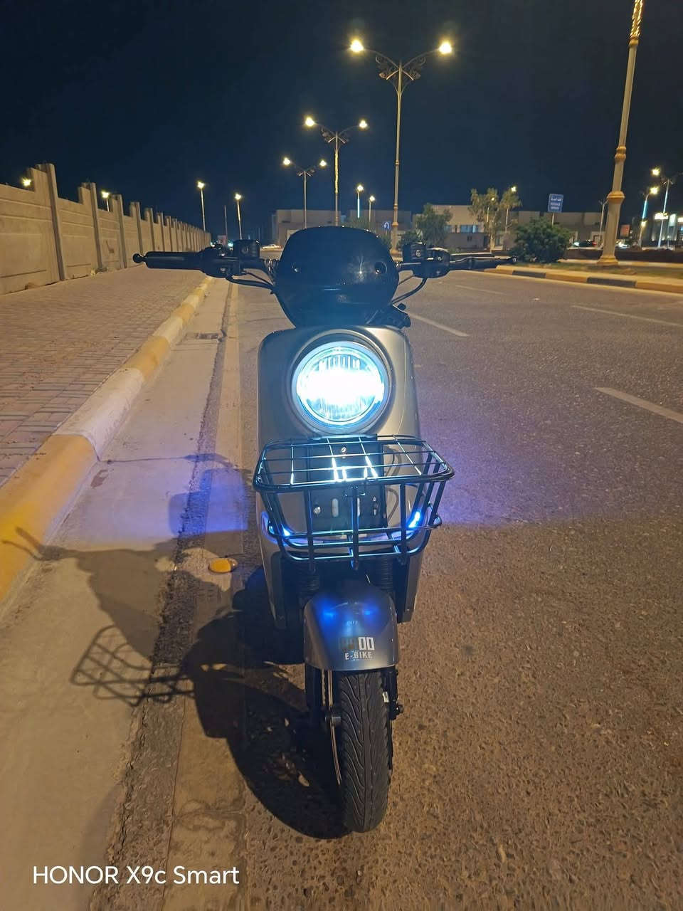 سلام عليكم اعاده نشر بسبب الوعود الكاذبه دراجه شحن R900 ريان لبيع  دراجه جديده صارله اقل شهر من طلعت من معرض بعدها زيروو
5بطاريات كبير حجم ملف 1400 سرعه 80 لايت زنون عالي ناصي بصمتين وسويجين بل بريك هايدروليك دسكات امامي خلفي مانع سرقه جهاز انذار قفل ستيرن تفحص وين ميعجبك مكاني كربلاء شارع الدره الجديد سعر 700 رقم *********** أكبر حجم دراجه
