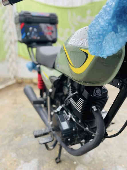 سلام عليكم ( للبيع ) دراجة سونلينك موتو 
جديدة زيرو موديل (2025/11) شهر 11 نهايتة  

دراجة زيرو زيرو ✅👍.            الاتصال ***********

(5) كير هية وصندوكهة 

مماشية الدراجة تجي وتشوفهة بعينك بعدهة بل نايلون مال شركة + ضمان المكينة 6 اشهر 

السعر مليون أو 50 وبيهة مجال ✔️.  مكانها بغداد
