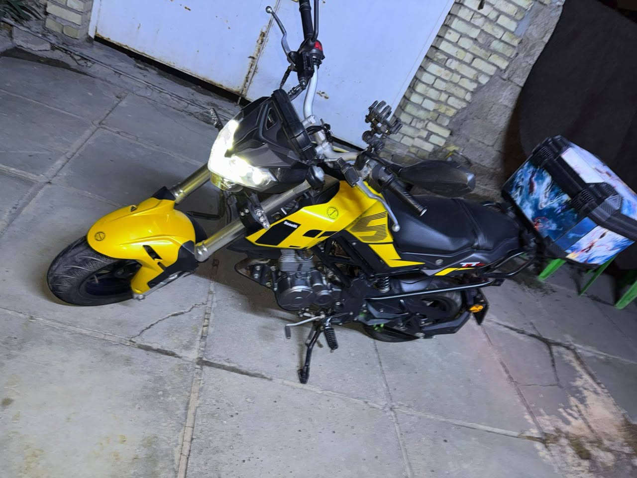 السلام عليكم شباب دراجه *BENELLI 135* ايطالي *محرك* *135*   للبيع موديل *٢١*  مشتغله ب سنه ب *٢٤* بغداد السعر *٢.٥٠٠* رقم بغداد  بيه مجال قليل
***********

