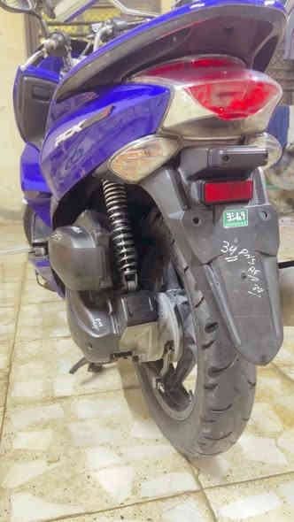 سلام عليكم للبيع دراجه pcxجيل الاول ياباني دراجه نظيفه محرك بلكارتون ناعمه بس عندي الكفرمن جوه شويه بي فطرباقي كله مكفول دراجه ياباني حساس ستان وحساس ازدحام وكله شغال درجه محرك 150cc ماشي مكان البياع الشهداءرقم الهاتف ***********سعر دراجه مليون وستميه وقابل للتفاوض
