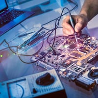 يتوفر لدينا صيانه جميع الاجهزه (صيانه عامه)  وبسعار مناسبه  تبديل قاعد...