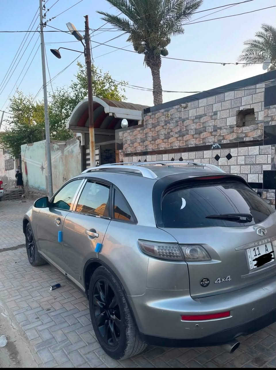 سلام عليكم انفنتي fx35 خليجي رقم بغداد انكليزي مصبوغه حزام جماليه ضررها جاملغ خلفي بدون دواخل جاهزه مكينه كير حذاديه سعرها ٧٠وبيها مجال لشراي ‭***********‬ 
مواصفات السياره 
بصمه تشغيل 
بصمه ابواب 
كشنات جلد 
تدفئه كشنات
فتحه سقف 
تحكم ستيرن
شاشه +كامره بلاد
مكان السياره الديوانيه قضاء الحمزه
