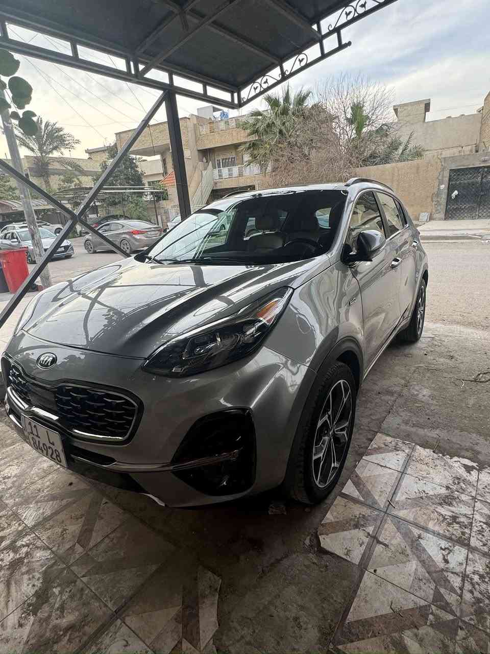 السلام عليكم
سبورتج 2020 sx 
فول واحد ع واحد اعلى فئه بالسبورتج 
باسمي تحويل ثاني يوم
بانوراما 
بصمه
تبريد تدفئه بالكشنات 
جلد لون مميز
وارد امريكي حادثها تخريب من امريكا ومصبوغه قطع 
ماشيه 50 الف
محرك 2000 تيربو 
رايدها ب158 وبيها مجال بيع فقط 
ومكانها بغداد الوزيريه 
وهذا رقمي ***********
