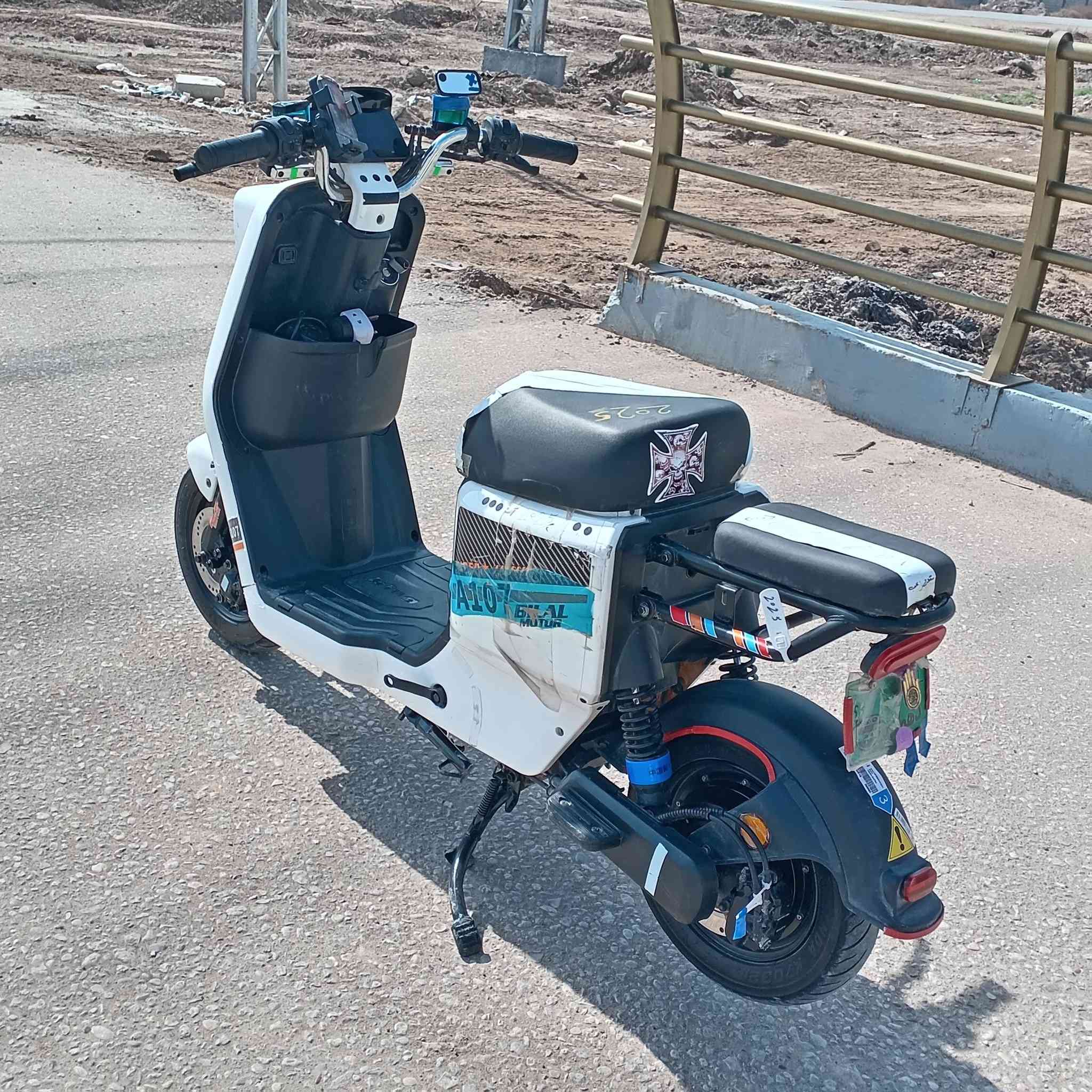 باسكل شحن موديل2025جديد
الاسم:A107
المواصفات↓
سويجين 
بصمتين
دبل اشاره 
مثبت سرعه 
دكمه بك
بريك دسك 
دبلات خلفي+امامي
المكان كربلاء طريق بغداد
قرب مجمع الرحمن السياحي 
الهاتف:***********
