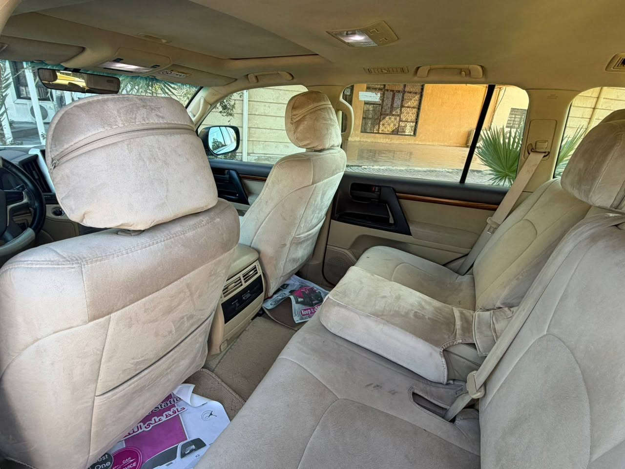 السلام عليكم 
لاندكروز 2016
السياره جديده بمعنى الكلمة استخدام شخصي 
-مكفوله سياره من صبغ  ماشيه178 ألف حقيقي
-مري قلاب + شفط 
-فتحه سلايت 
-4 كامرات 
-يدات نيكل بلادي 
-كشنات جلد اصلي كريمي 
-دبل كشن كهرباء , كشن السائق 3 دكم
-8 ايرباك 
-تشغيل عن بعد 
-3 شاشات كبيره 
-دبل ماوس 
-فول تحكم 
-محرك 8 سلندر 4600
-حساس اصلي ( أمامي ، خلفي ) 
-تخم تاير دلوب جديد وسبير منازل. 
-رقم اربيل هزه جديده 
-عدتهه سبيرهه غراضهه كلهن مامستخدمات 
-السياره بشرط محرك كير صدر كلهه بعدهه عل وضع 
الشركه
💰السعر 450 وبيهه مجال بسيط
مكان السيارة : كركوك
اي استفسار 
*********** كركوك, العراق
