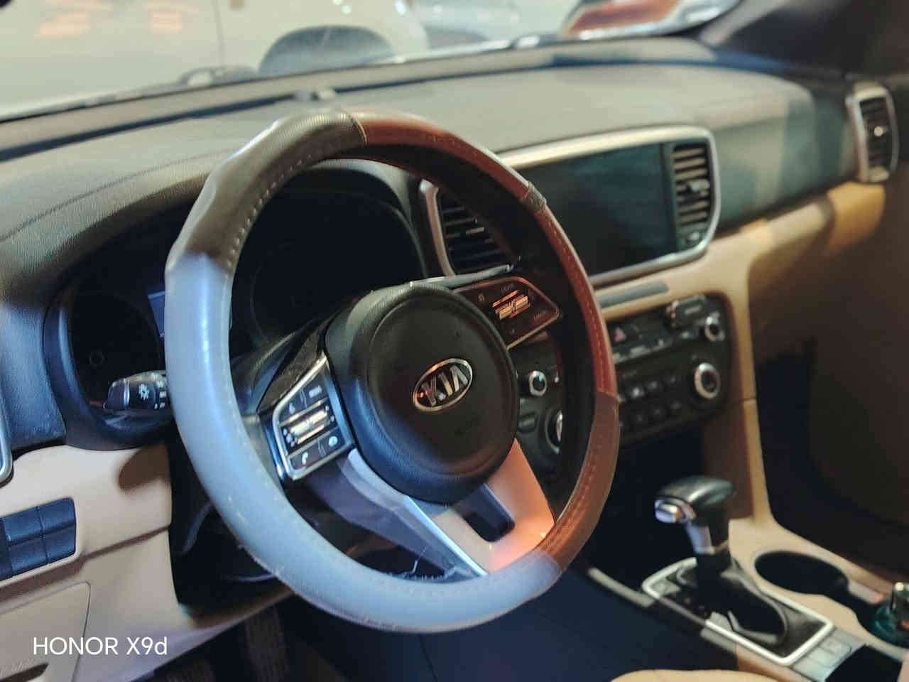 السلام عليكم سبورتج ٢١ ماشيه ٧٧ خليجي بصمه تشغيل وأبواب كراسي كهرباء شاشه الاصليه باسمي ثاني يوم التحويل رقم بغداد انكليزي مكانه بابل بيه صبغ الجاملغ الخلفي وبارد بسيط بالجنه السعر ٢٠٥ وبيه مجال بسيط للاتصال *********** بابل
