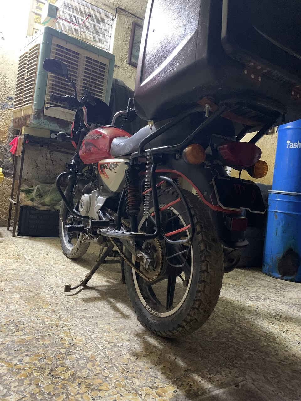 سلام عليكم 
دراجه بوكسر للبيع موديل 22 

بدون أوراق اكفلها من السرقه

مجفته تجفيت شركه كلج جديد باتري جديد سلف جديد كابريتر جديد زنجيل جديد واير كلج +بانزين

ادامه كامله عل دراجه 

مكاني بغداد -سبع البور 

السعر 850 وبيها مجال 

 وتساب ***********
اتصال.  ***********
