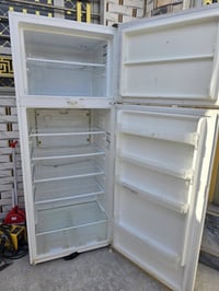 ثلاجه للبيع اوخت الجديده يعني نضيف كلش ما مصحا ابدا السعر اتصل على الر...