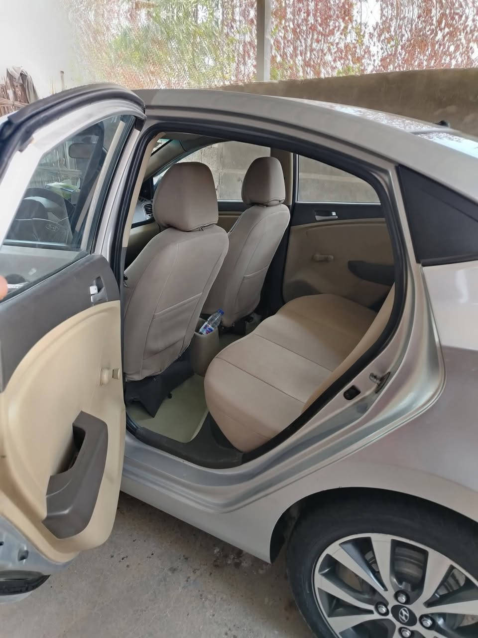 السلام عليكم
اكسنت ٢٠١٣ 
تبريد 
حدادية 
تخم تاير 
رقم دولي بإسمي مدار ثاني يوم 
بيها جاملغ وخشم بنيد مبين بلصورة
غيرها كفالة عامة
جام جوبي 

***********

السعر ٩٠ وبيها مجال قليل حك الجية 
مكاني نجف
