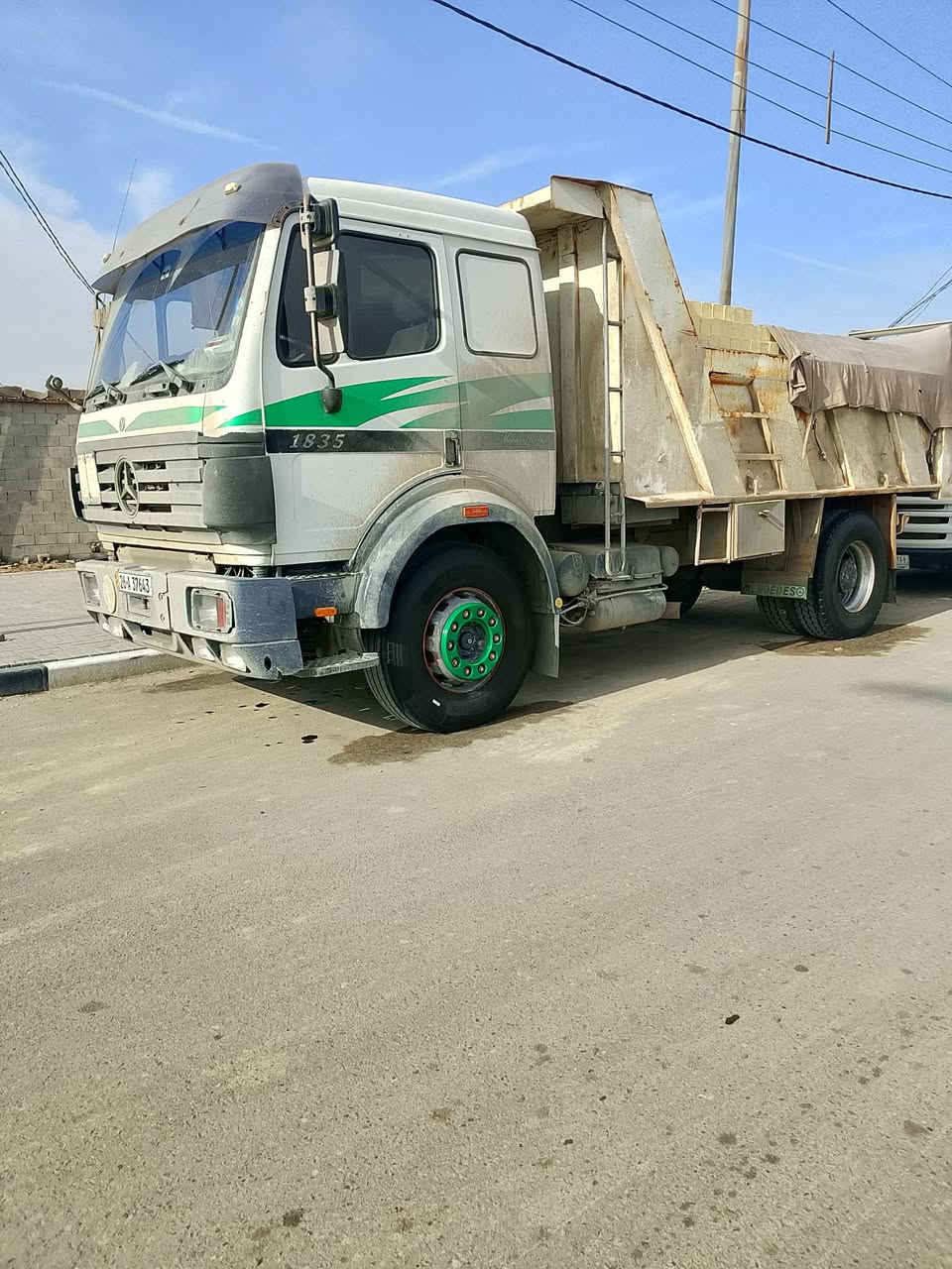 سلام عليكم  سياره البيع موديل 95K اجسن جيف مكينه 38 لا تبخر ولا تنقص كير 155 ما مفتوح سنويه گلاب بسمي مداور ثاني يوم  سياره جديده وضع الشركه مكان السياره العماره الستفسار ***********
