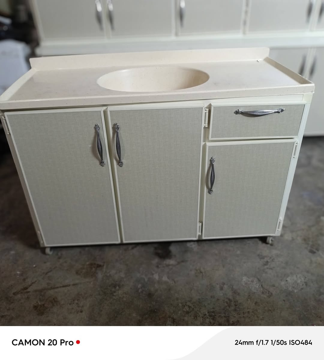 كاونتر للبيع كلش نظيف قياس مترين ونص سنك مرمر قياس متر ونص هذا الرقم الاستفسار وبي واتساب ***********
