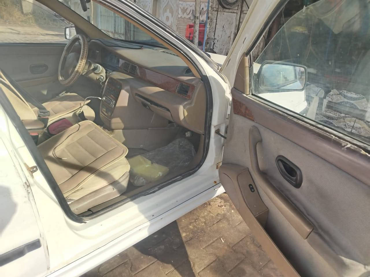 سمند للبيع او مراوس سعره ٢٨ يحتاجله ترتيب فقط
***********
