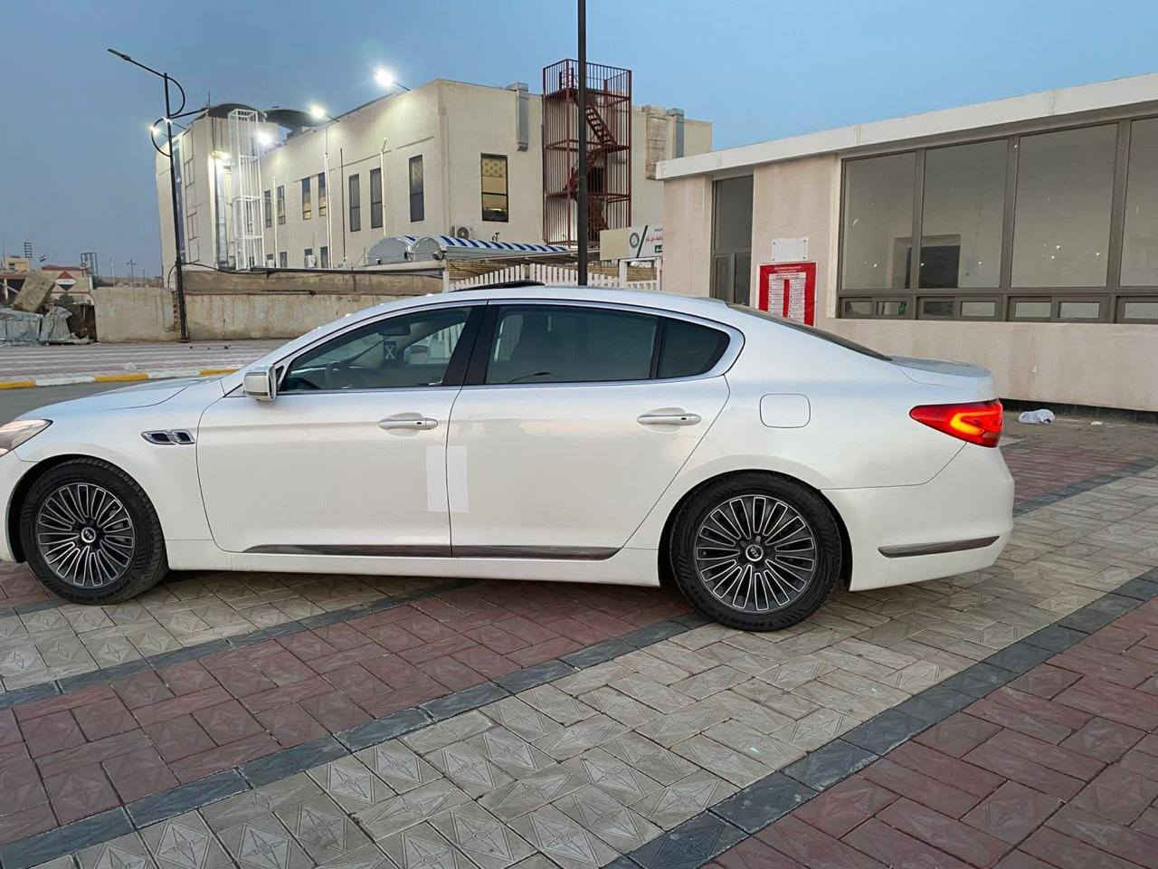 السلام عليكم
كيا كوريس 2013 خليجي فئه اولى

محرك 3800 V6
گير 8 نمر كوبرا
اللون ابيض صدفي
كل الابواب شفط 
الجنطه شفط
بصمه اربع ابواب
ستيرن كهرباء متحرك
ذاكره خزن كشن السائق والستيرن
دبل جام لعزل الصوت والحراره
رادار كل الجهات مع تحذير المنطقه العمياء 
لايتات لد ١٦ عدسه زنون ومتحرك 
اكياس هواء كهرباء للراحه في كشن السائق والكشنات الخلفيه
بروجكترات لد 
كشنات جلد (النابا) افخم انواع الجلود لون بيجي
جكات ملغيات شاديله لوي 
مري شفط وقلاب عالبگ لرؤيه اوضح
مرايات تعتيم للاضاءة العاليه وهيتر 
قماره شامواه فاخر 
كامرات عدد ٤ رؤيه محيطيه 360 درجه والخلفيه دواره مع الستيرن
حساسات امامي خلفي
فتحه سقف
كشنات جلد تدفئه وتبريد امامي خلفي
كشنات كهرباء امامي خلفي
شاشات عدد 3
تحكم ماوس امامي خلفي
الكشنات الخلفيه VIP 
تبريد 3 قطع
حساس مناخ اوتو يتحكم بفتح وغلق الهواء الخارجي حسب نقاوه الجو 
بردات عدد 5 بلاد
ايرباكات عدد 9
سماعات شركه لكسكون 14 سماعه
 دمام عدد ٢ امامي خلفي
تحديد مسار
شاشه عرض معلومات عالجامه الاماميه 
العينه شاشه وامكانيه تغيير شكل العدادات حسب الرغبه
هاند بريك بصمه كهرباء
نضام اوتو هولد
انضمه قياده عدد 4 عادي وايكو وسبورت وثلج
نضام مانع انزلاق ABS
نضام تراكشن كونترول 
نضام حزام امان كهربائي
مثبت سرعه ورادار تفاعلى 
السياره مكفولة ماعده بيه بس صبغ الباب الخلفي جهة السايق أثر شخوط ونصبغ الباب كله توحيد لون
ودعاميه امبدله بدون حادث صور السونار موجوده
رقم أربيل الدولي تريد وكاله تريد تحويل
السعر 170وبيه مجال 
مكاني ذي قار / الغراف
 ***********
