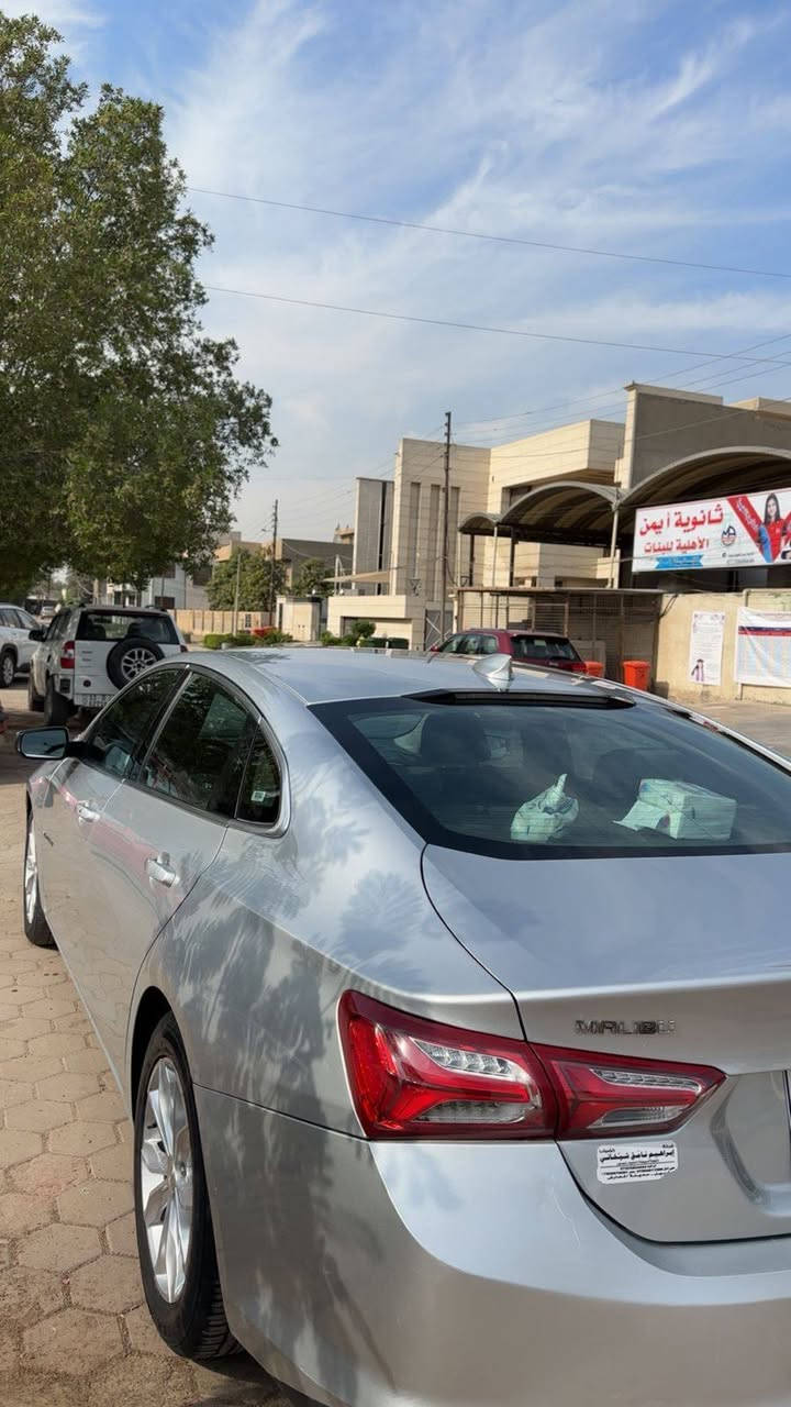 السلام عليكم ماليبو موديل 2020
وارد امريكي جملغ وبنيد نص  سياره فول ما عده الفتح سقف بصمه دخول ذكي كشنات تدفئه تبريد حساسات خلفيه
محرك تيربو هواي موصفات بيهه سعر ٩٧ وبيهه مجال حك الجيه   للاستفسار *********** بغداد, العراق
