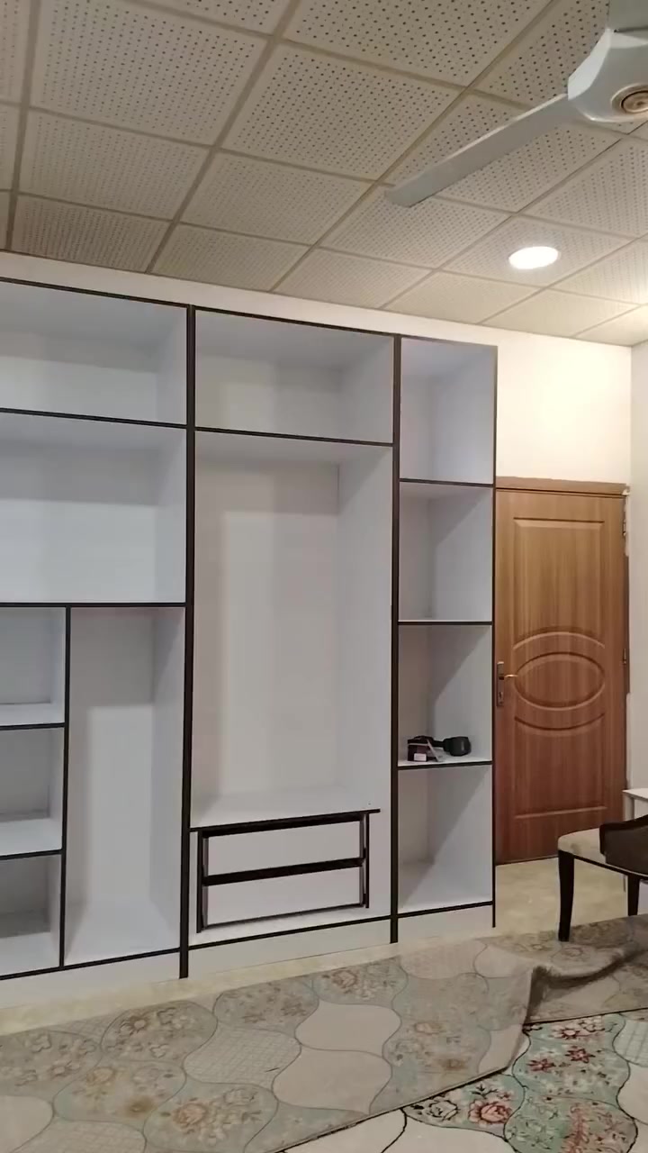 ديكورات يلمس
الدينا فتح وشد غرف نوم وكاونتران  وتصميم حسب القياس رقم موبايل ***********  وات ساب
