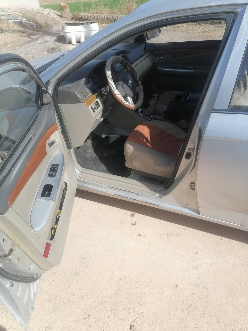 سلام عليكم نيفان ٦٢٠ مديل ٢٠١٢ بأسمي سنوية جديدة وهزة جديدة سيارة برغي ما مفتوح بيهة مكفولة كفالة بيهة طخة صغيرة بالباب الي ورة السايق حافة الباب من جوة وموجودة علة وضعيتهة وما مصلحة مكينة وكير وحدادية وتبريد وتدفئة خير من الله السيارة نضيفة كلش والسيارة بلادية  سعر 45 وبيهة مجال بسيط رقم الهاتف *********** مكانهة كربلاء
