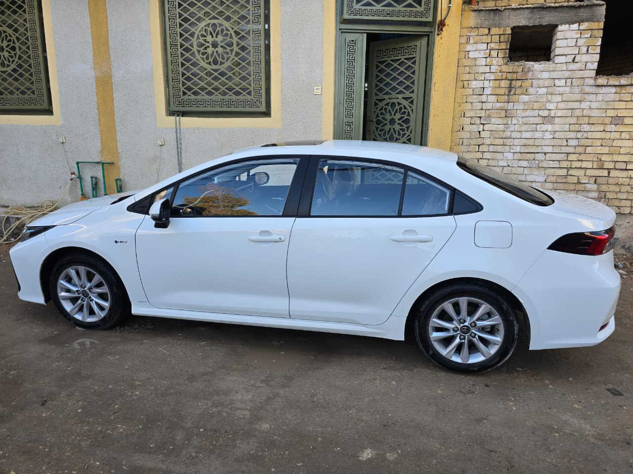 السلام عليكم كورولا موديل 2025 هايبرد للبيع  فول مواصفات مكفولة كفالة عامة ماشية 20 الف 
بصمة + فتحة + رادار + توقف ذاتي +تحكمات ستيرن+تبريد قطعتين +نضام اوتو هولد + سايد بريك كهرباء + داخل جلد  
 ويل كب
السيارة مكانها كربلاء
السيارة مكفولة من الضربة والطخة بيها تكحيلتين فقط باقي السيارة مكفولة كفالة عامة سعر ١٥٨ 
***********
