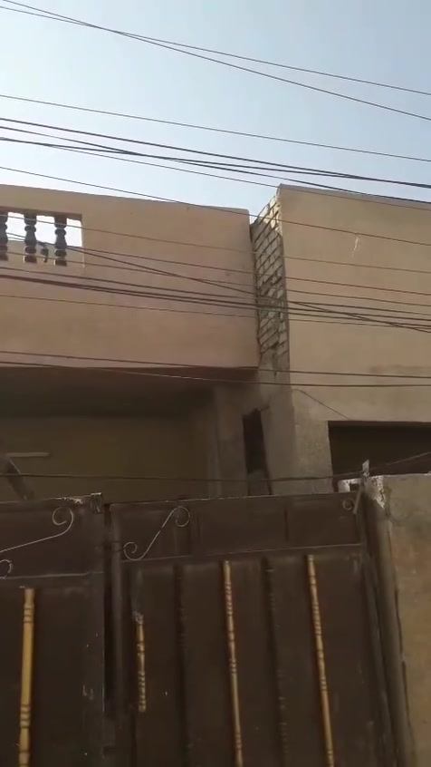 دار مساحته 144 متر الواجهه 10 متر والنزال 14.4 متر في الدوره بداية  ابو دشير خلف المركز بالقرب من الملعب و مزرعة ابو فلاح بناء بالتسعينات مسلح مضبوط طابق واحد ابيع قطعة أرض سعر المتر مليون علما ان الدار فارغ  للاتصال ***********
