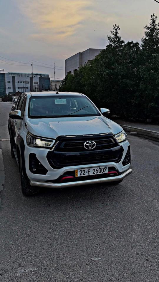 السلام عليكم  تويوتا هايلوكس
المواصفات 
بصمه ابواب حساس امامي خلفي  شاحن لاسلكي كشنات  تبريد قطعتين تبريد مري شفط اربع جام اوتو 
اشارة ترحيب بنيد جكات شاشه كامرة خلفية  
وباقي المواصفات المعروفه 
رقم اربيل تحويل مباشر او وكالة
⭕ موديل ➖2023 
⭕المكينه ➖ 6 سلندر 
عداد المسافه _ 55 الف جديده
المواصفات ➖ 
للاستفسار *********** 📱
السعر المطلوب 
360وبيه مجال
