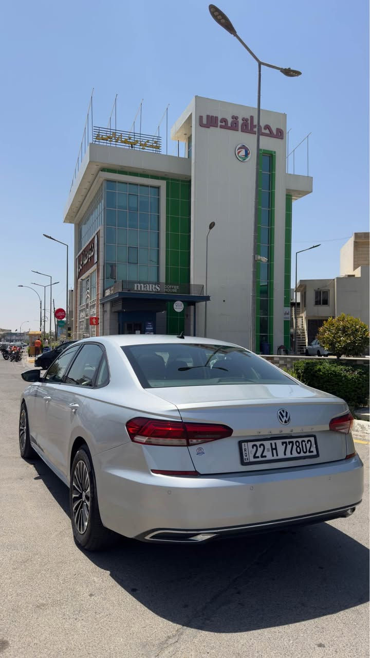 �✨ للبيع | فولكس واجن باسات 2020 خليجي ✨🚘

🔥 سيارة نظيفة جداً وجاهزة للاستخدام، من أنظف السيارات المعروضة بالسوق وبسعر منافس جداً. 🔥

📋 المواصفات:
🔹 موديل: 2020
🔹 اللون: سلفر 🤍
🔹 محرك 2.5 لتر | 5 سلندر | تنفس طبيعي
🔹 لايتات LED 💡
🔹 تبريد قطعتين مركزي ❄️
🔹 شاشة كبيرة 📺
🔹 حساسات أمامية وخلفية 📡
🔹 مرايات جانبية قلاب كهرباء 🪞
🔹 حساس أوتو جام 🌧️
🔹 مثبت سرعة 🚗
🔹 تحكمات على الستيرن 🎛️
🔹 قفل الجنطة من داخل الدشبورد 🔐
🔹 رقم أربيل
🔹 بطاقة بنزين موجودة ⛽

📌 حالة السيارة:
✅ ماشية 270 ألف كم
✅ شائعة بالسوق كـ تكسي مطار
✅ كلين، فقط صبغ حزام
✅ بدون دواخل
✅ بدون فتحات
✅ بدون إيرباك مفكوك
✅ جاهزة من كل النواحي ولا تحتاج أي مصروف.

💰 السعر: 133 ورقة فقط 💵
🔥 أنسب سعر مقارنة بجميع السيارات المعروضة.

📞 للاستفسار والتواصل مع صاحب السيارة مباشرة:
*********** Singapore
