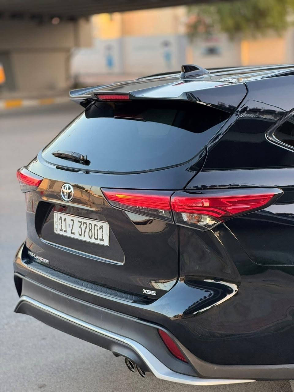 للبيع: تويوتا هايلاندر 2022 - فئة Platinium 
تفاصيل السيارة:
 النوع: تويوتا هايلاندر
 الموديل: 2022
 الفئة: Platinium (مواصفات أمريكية)
 اللون: أسود
 الممشى: 40,000 كم
 المحرك: 6 سلندر
 المقاعد: 7 مقاعد (جلد)
 اللوحة: بغداد، خصوصي
 الصبغ: قطعة واحدة فقط
أهم المواصفات:
فتحة سقف، نظام AWD للدفع الرباعي، بصمة، شاشة ذكية، أبل كاربلاي وأندرويد أوتو، نظام مراقبة النقطة العمياء، رادار ومثبت سرعة، صندوق كهربائي، مصابيح أمامية LED، كاميرا خلفية ومستشعر وقوف، شاحن لاسلكي، وتبريد خلفي، بالإضافة إلى العديد من أنظمة السلامة والراحة.
للاستفسار ومعاينة السيارة، يرجى التواصل على الرقم:
📞 ***********

