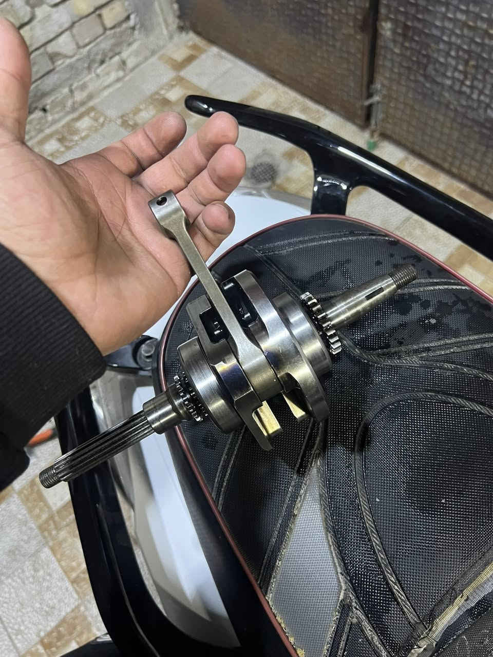 شباب
الكور و الروله و البوشه مجاناً 

الروله 420
الكور يشغل 58 ، 59 ، 63 
ولفات الحار عمل مال سياره 
 سعرهم 180 الف وبيهن مجال قليل 

***********
مكاني الامين الثانيه توصيل موجود
