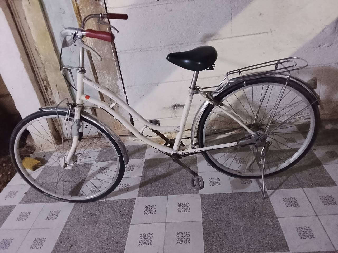 بايسكل البيع ميه وبي مجال


**إذا كنت صاحب هذا الإعلان وتريد حذفه لأي سبب، رجاءا أرسل رسالة إلى الدعم الفني**