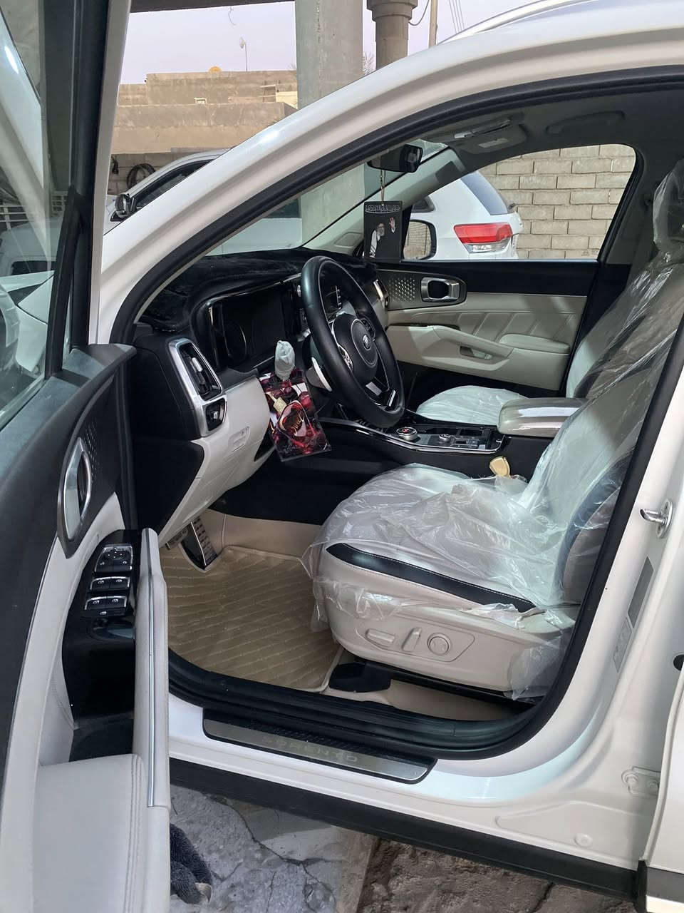 كيه سورنتو
موديل 21 
خليجي مكفوله كفاله عامه 
ماشيه 100
فول موصفات 
السعر 275وبيه مجال 
اني مكلف عل نشر 
العنوان البصره القرنه 
رقم راعي سياره 

+964 771 498 4426/‭٠٧٨٦ ٦٠٦ ٩٨٢٧‬
