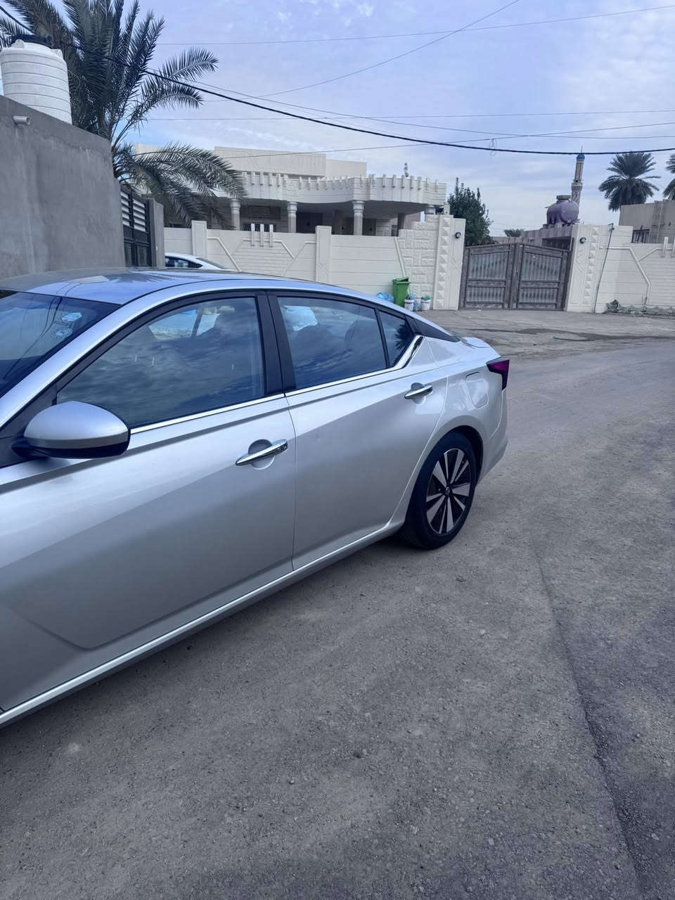 السلام عليكم نيسان التما 2021 رقم أربيل موصفات SV فول عدا فتحة ضرر جاملق خلفي وباب خلف السايق 
السعر 140 وبية مجال مكانه الرمادي ***********
