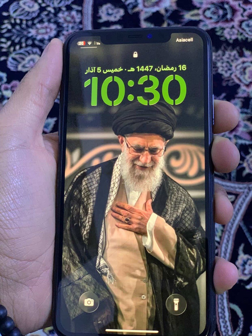 ايفون 11 برو ماكس 
بطارية 91 %
ذاكرة 256 
مبدل شاشة وبيها ضربة خفيفة موضحة
السعر 275 الف وبي مجال قليل