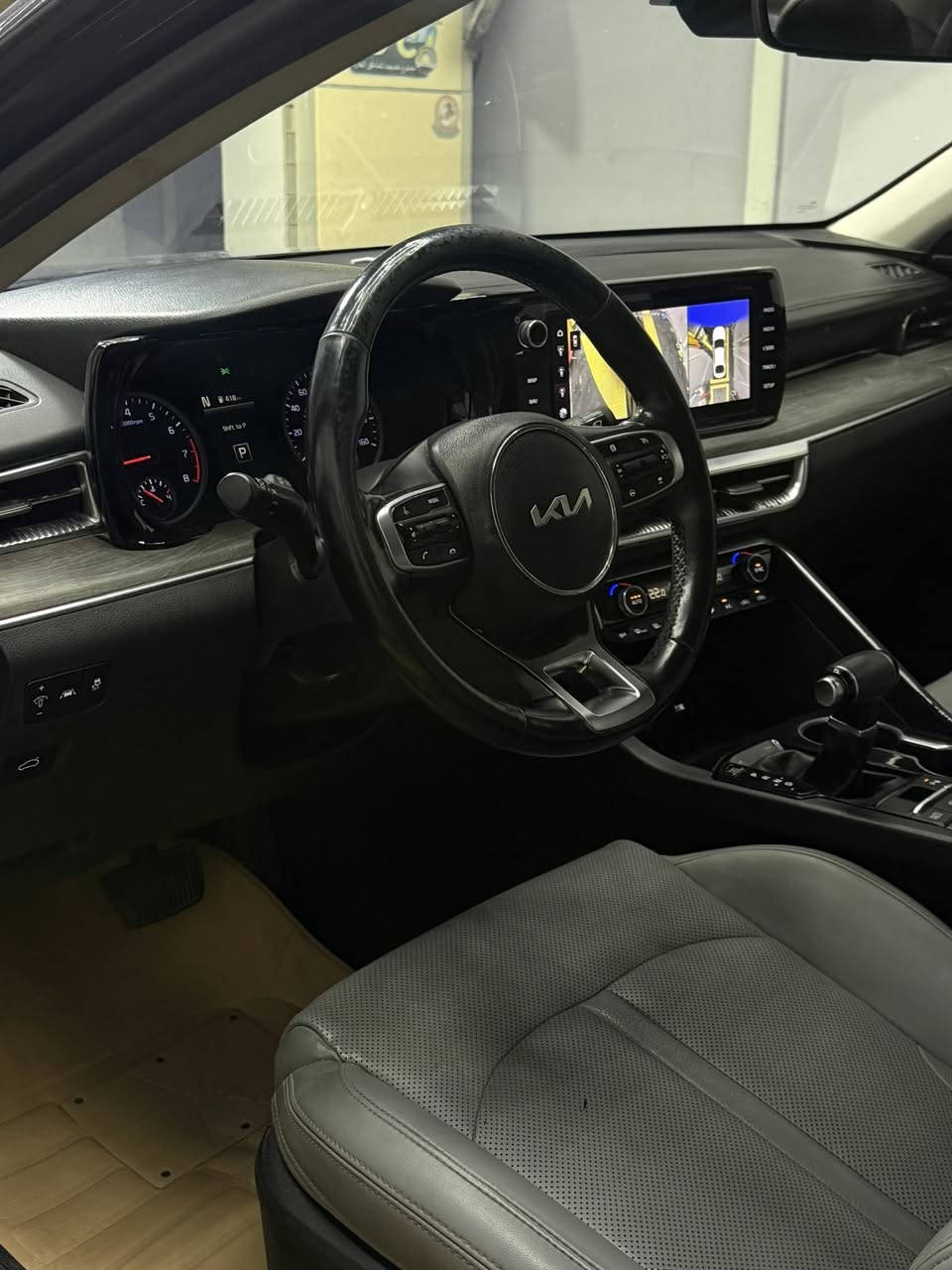‏-
‏
‏2022  KIA K5, EX 
‏
‏•الرقم: قادسيه معوقين (بشرط وكاله ) 
‏
‏
‏ضرر قطعة وحده جاملغ امامي تبديل بدون دواخل او شواصي 
‏
‏•المواصفات :
‏
‏▪️السيارة: #كيا K5 EX 
‏
‏▪️الموديل: 2022
‏
‏المحرك: 1.6L توربو (اربعة سلندر)
‏
‏▪️العداد: 83 الف كم 
‏
‏▪️حجم الويل: ويل كب حجم 19 
‏
‏▪️لايتات زينون اربع عدسات مع حاجب LED مع اشارة LED
‏
‏▪️بصمات عدد 2 للأبواب مع بصمة تشغيل وتشغيل عن بعد
‏
‏▪️قمارة بانوراما
‏
‏▪️نظام 5 كامرات
‏
‏▪️رادار امامي مانع تصادم
‏
‏▪️حساس امامي
‏
‏▪️حساس خلفي
‏
‏▪️رادار جانبي (نقاط عمياء) بالمرايا الجانبية
‏
‏▪️شاحن لاسلكي
‏
‏▪️اشاير بالمرايا الجانبية
‏
‏▪️مرايا شفط
‏
‏▪️مرايا قلاب
‏
‏▪️كامرة خلفية دوارة اصل مع الستيرن
‏
‏▪️شاشة الدشبول حجم كبير للتحكم بأيعازات السيارة
‏
‏▪️كشنات السيارة جلد lبيض
‏
‏▪️گشن ذاكرة (خزن ميموري) لكرسي السائق
‏
‏▪️تحكم فول كهرباء لكرسي السائق والراكب
‏
‏▪️تدفئة وتبريد للگشنات الأمامية
‏
‏▪️تبريد قطعتين امامي وخلفي
‏
‏▪️خمسة وضعيات للقيادة
‏
‏▪️تشغيل عن بعد
‏
‏▪️سستم صوت BOSE بواقع 12 سماعة في المركبة
‏
‏▪️سايد بريك دگمة
‏
‏▪️تحكم ستيرن جهتين بلوتوث وحاكية وكروس سرعة وتحكم صوت 
‏
‏▪️نظام ABS مانع انزلاق
‏•سياره جاهزه من مكينه وكير وحداديه تبريد بنسبه ١٠٠٪
‏
‏▪️السيارة فئة EX فول اعلى فئه 
‏
‏السعر 165    ورقة 
‏
‏للاستفسار :-
‏
***********‏
‏
‏واتساب متوفر او الاتصال عالرقم 
‏
‏الديوانية _مركز المدينه
‏
‏
‏
